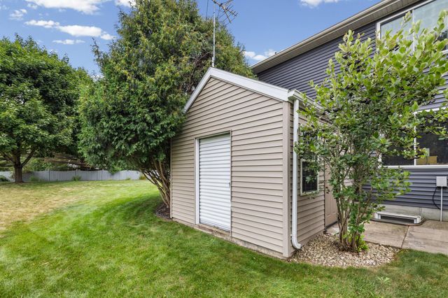 8555 Jorgensen Bay S, Cottage Grove, MN 55016
