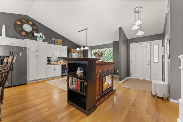 8555 Jorgensen Bay S, Cottage Grove, MN 55016