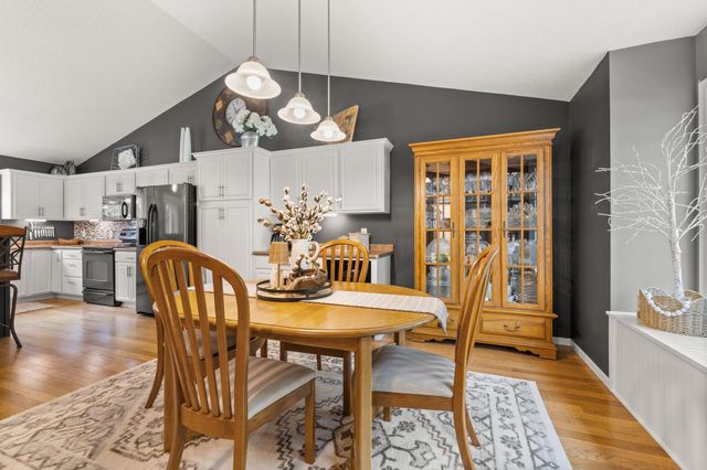 8555 Jorgensen Bay S, Cottage Grove, MN 55016