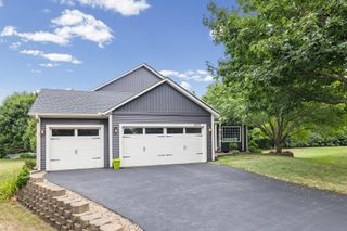 8555 Jorgensen Bay S, Cottage Grove, MN 55016