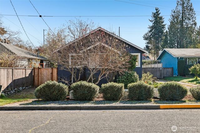 8752 2nd Avenue NW, Seattle, WA 98117