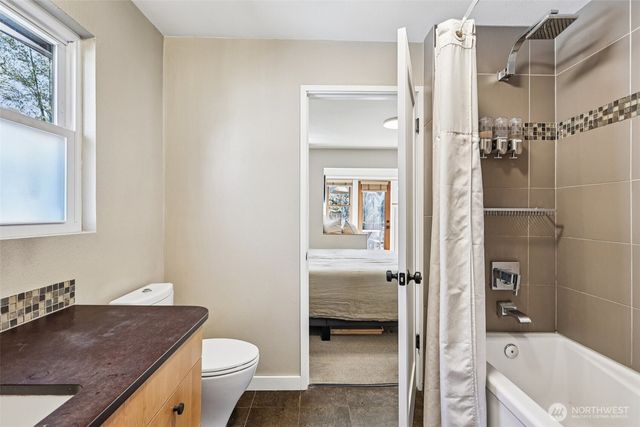 8752 2nd Avenue NW, Seattle, WA 98117