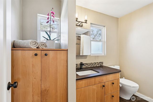 8752 2nd Avenue NW, Seattle, WA 98117