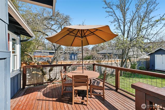 8752 2nd Avenue NW, Seattle, WA 98117