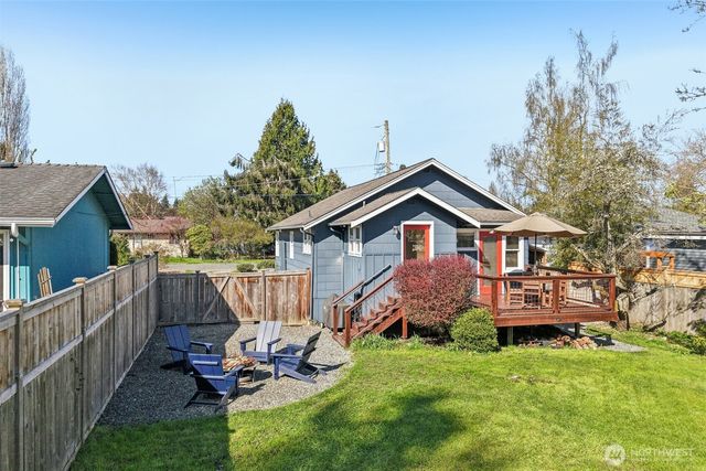 8752 2nd Avenue NW, Seattle, WA 98117