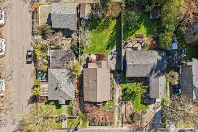 8752 2nd Avenue NW, Seattle, WA 98117