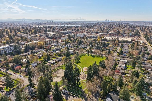 8752 2nd Avenue NW, Seattle, WA 98117