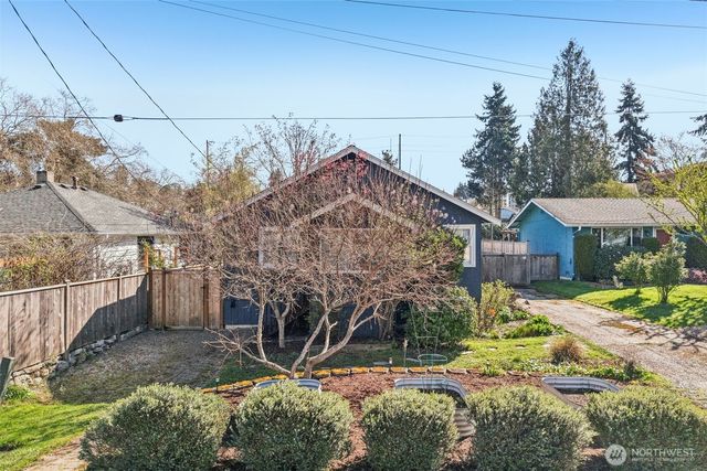 8752 2nd Avenue NW, Seattle, WA 98117