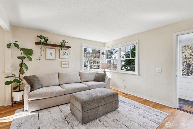 8752 2nd Avenue NW, Seattle, WA 98117