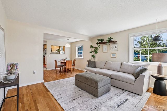 8752 2nd Avenue NW, Seattle, WA 98117