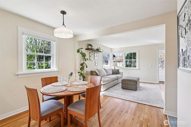 8752 2nd Avenue NW, Seattle, WA 98117