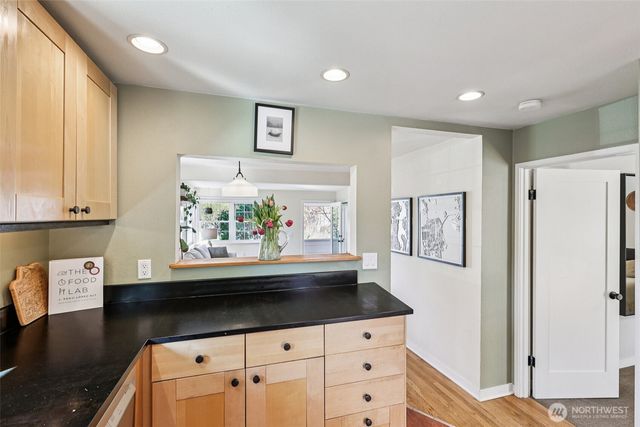 8752 2nd Avenue NW, Seattle, WA 98117