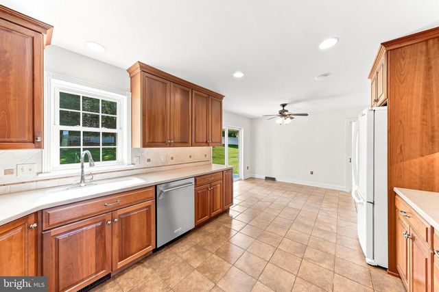 225 W WOODVIEW RD, West Grove, PA 19390