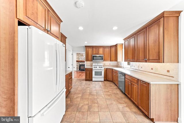 225 W WOODVIEW RD, West Grove, PA 19390