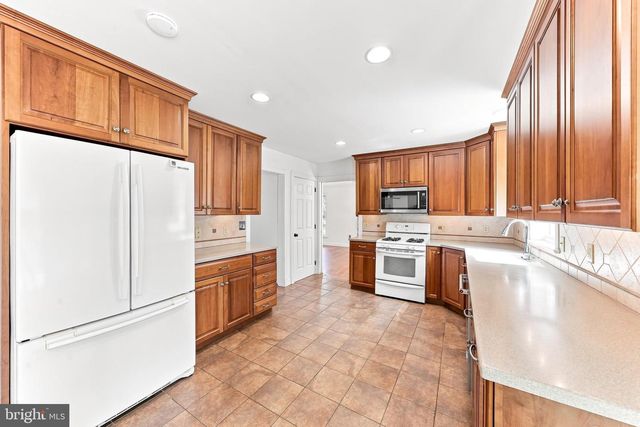 225 W WOODVIEW RD, West Grove, PA 19390
