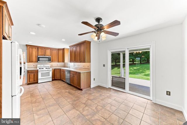 225 W WOODVIEW RD, West Grove, PA 19390
