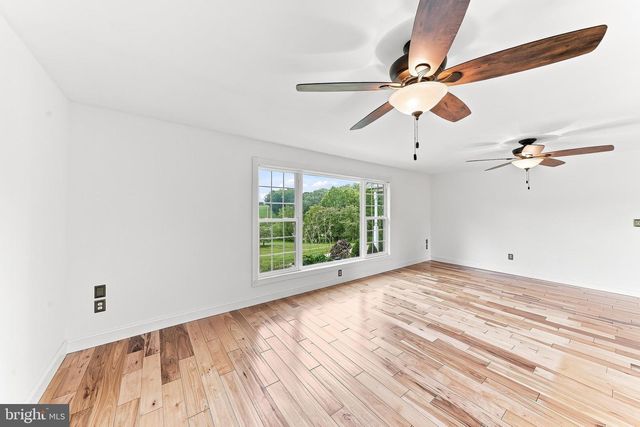 225 W WOODVIEW RD, West Grove, PA 19390