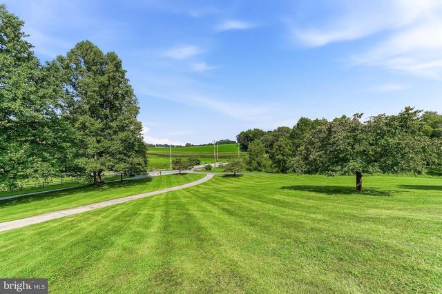 225 W WOODVIEW RD, West Grove, PA 19390