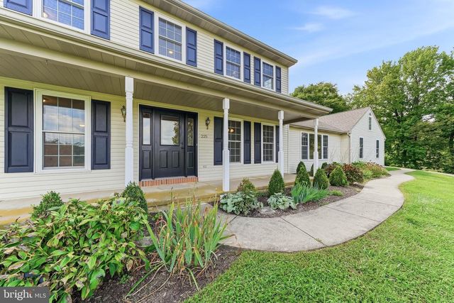 225 W WOODVIEW RD, West Grove, PA 19390