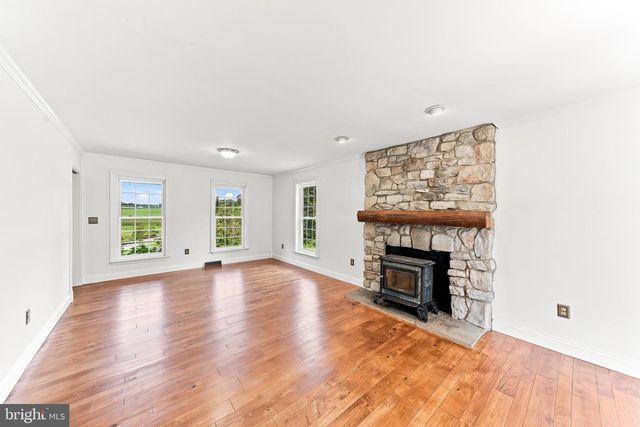 225 W WOODVIEW RD, West Grove, PA 19390