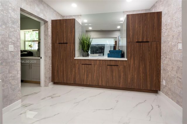 2308 SE 18 St, Fort Lauderdale, FL 33316