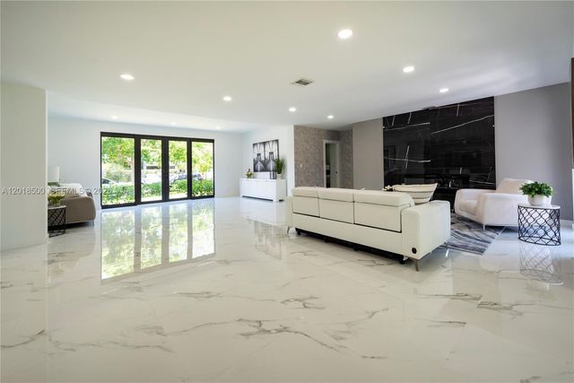 2308 SE 18 St, Fort Lauderdale, FL 33316