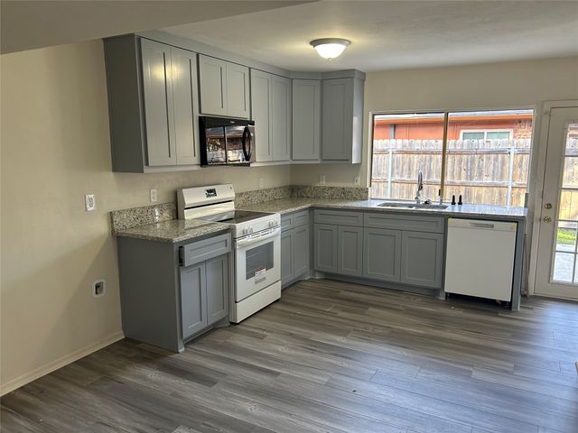 2617 Ashglen Drive, Garland, TX 75043