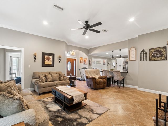 114 Heather LN, Diana, TX 75640
