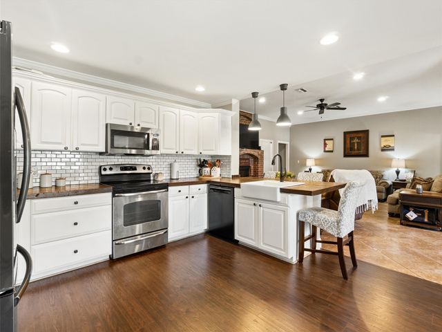 114 Heather LN, Diana, TX 75640