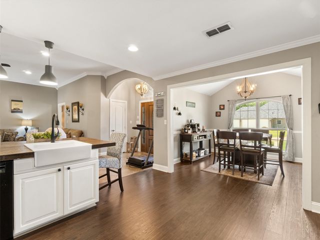 114 Heather LN, Diana, TX 75640