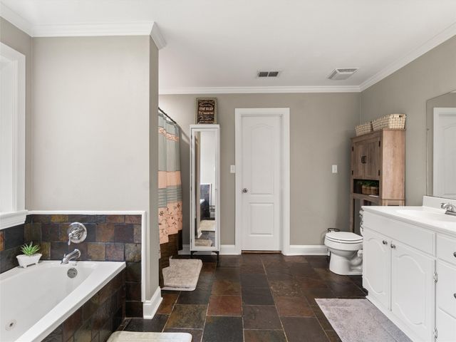 114 Heather LN, Diana, TX 75640