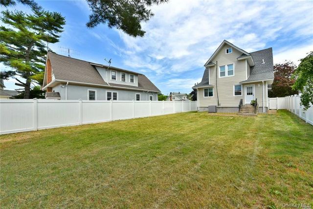 29 Archer Street, Freeport, NY 11520