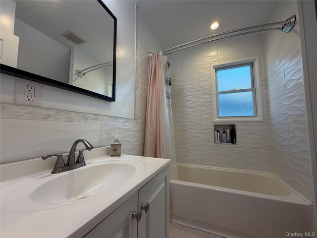 29 Archer Street, Freeport, NY 11520