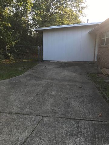 7616 Briarwood Circle, Little Rock, AR 72205