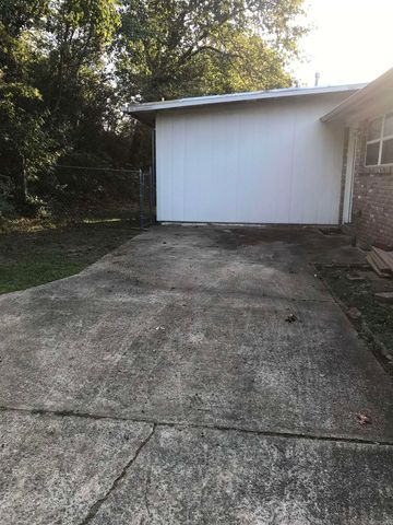 7616 Briarwood Circle, Little Rock, AR 72205