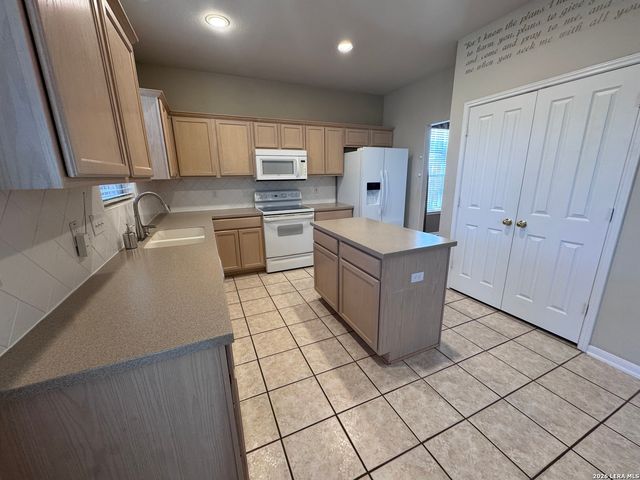 607 Turtle Hl, San Antonio, TX 78260
