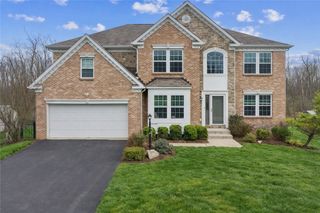220 Williamsburg Dr, Elizabeth Twp/boro, PA 15037