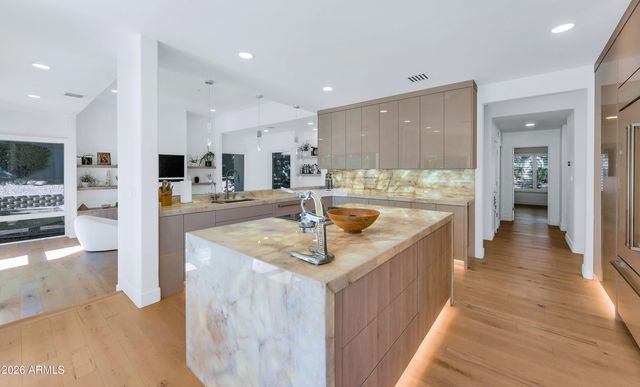 4627 E SANNA Street, Phoenix, AZ 85028