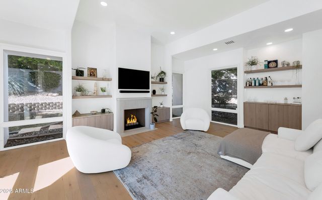 4627 E SANNA Street, Phoenix, AZ 85028