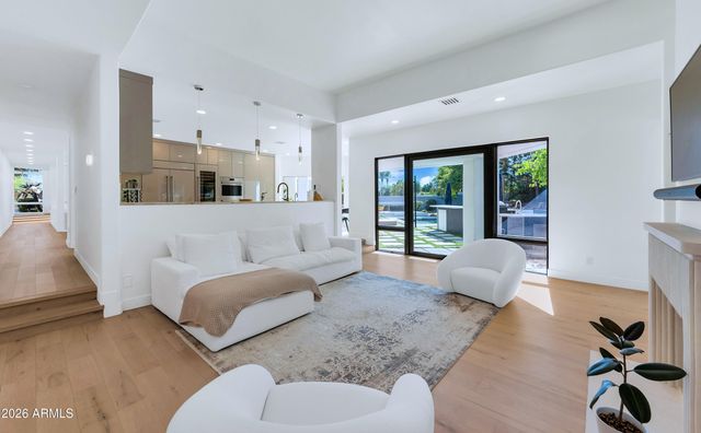 4627 E SANNA Street, Phoenix, AZ 85028