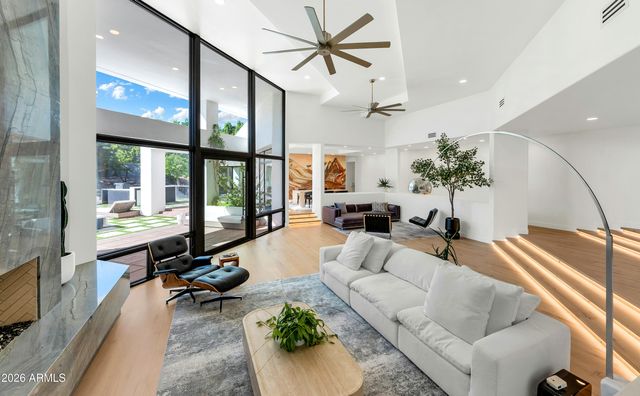 4627 E SANNA Street, Phoenix, AZ 85028