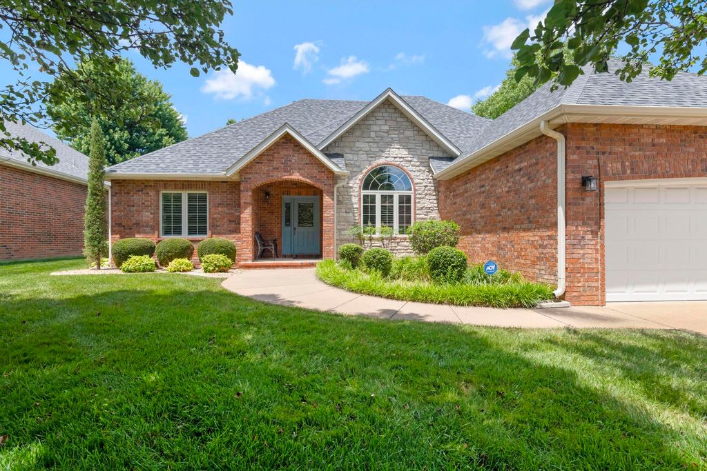 593 East Montrose Drive, Springfield, MO 65810