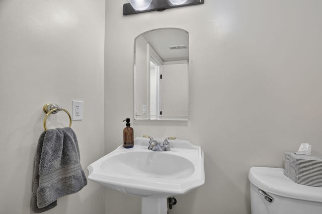 7606 Moorlane Drive, 77, Worthington, OH 43085