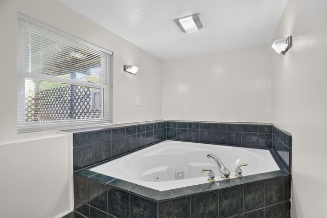 7606 Moorlane Drive, 77, Worthington, OH 43085