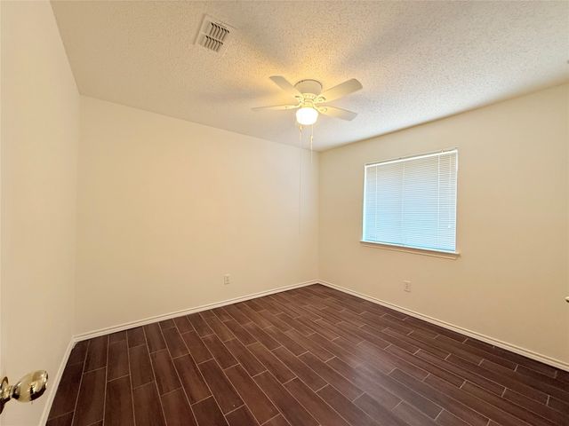 4512 Queenswood Drive, Grand Prairie, TX 75052