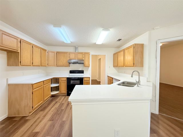 4512 Queenswood Drive, Grand Prairie, TX 75052