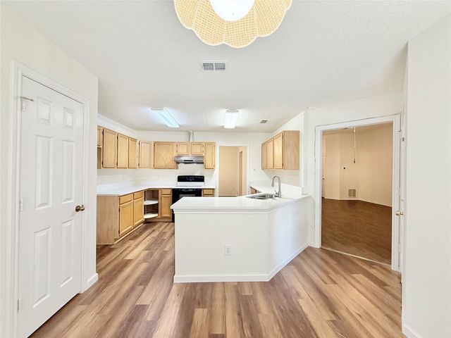 4512 Queenswood Drive, Grand Prairie, TX 75052