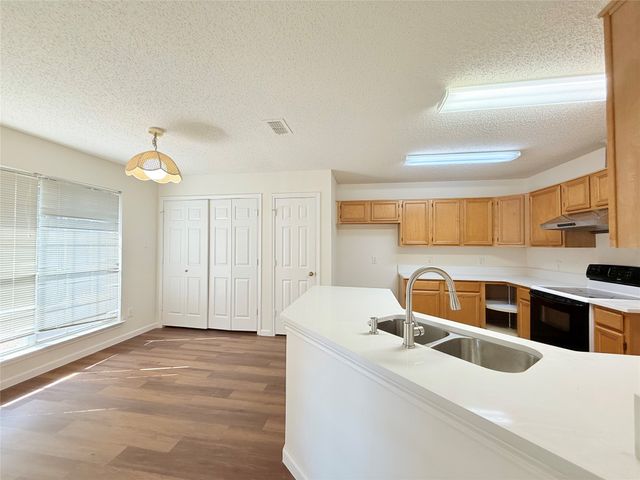 4512 Queenswood Drive, Grand Prairie, TX 75052