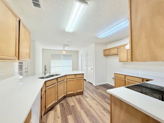 4512 Queenswood Drive, Grand Prairie, TX 75052