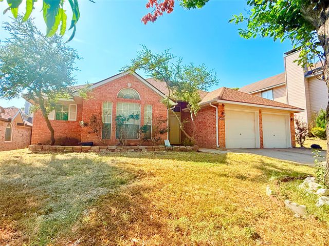 4512 Queenswood Drive, Grand Prairie, TX 75052
